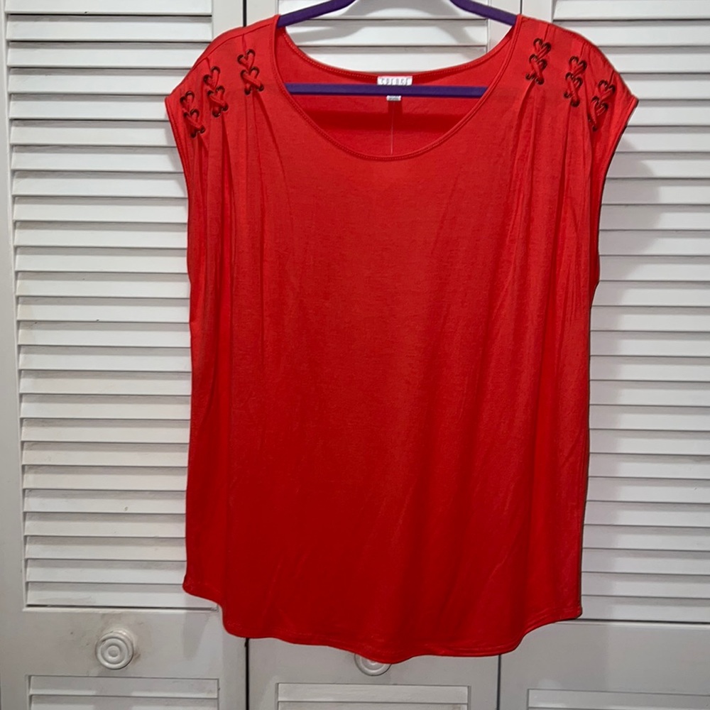 Women’s  Coral Blouse. XL. NWT. Sleeveless.